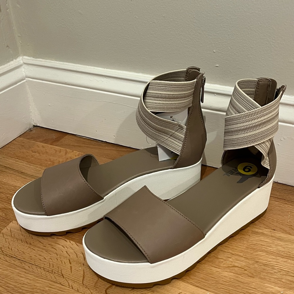 Sorel Women’s Cameron Platform Wedge Sandal